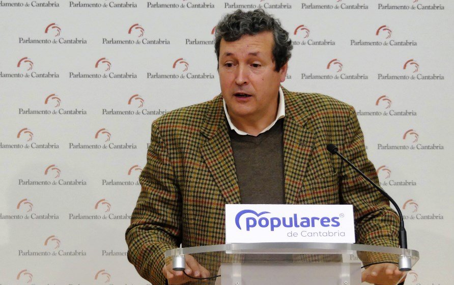 El portavoz parlamentario del PP en Cantabria, Iñigo Fernández.