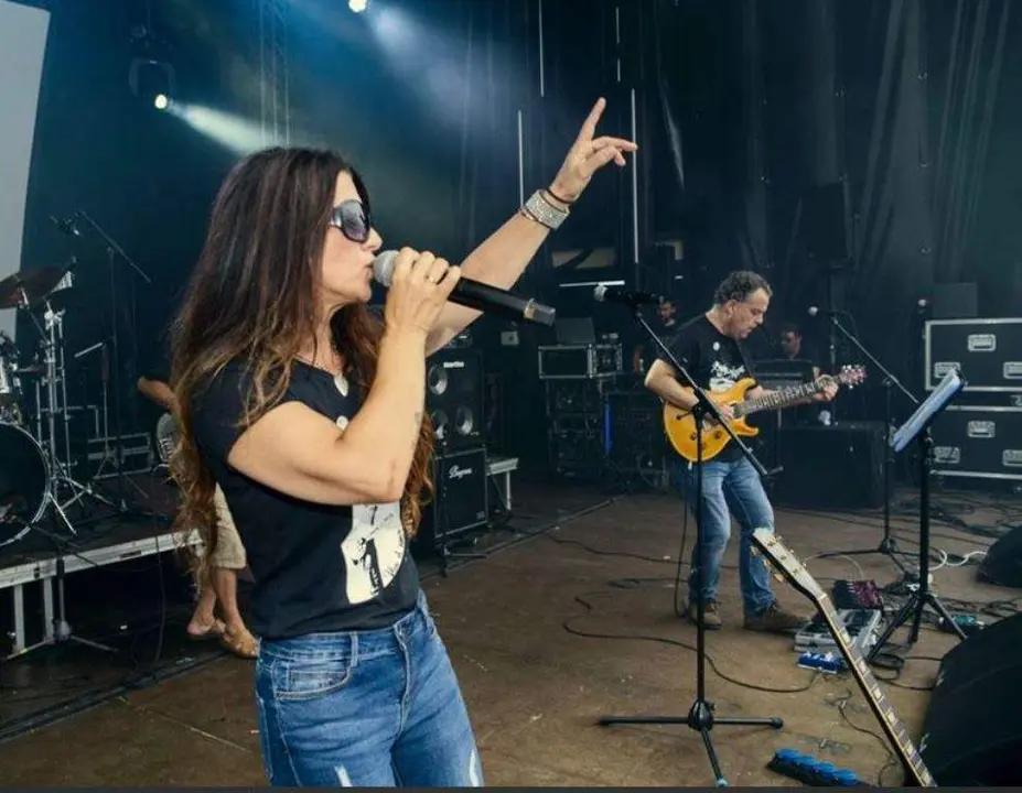 Lola Ramos en uno de sus conciertos sobre el escenario.