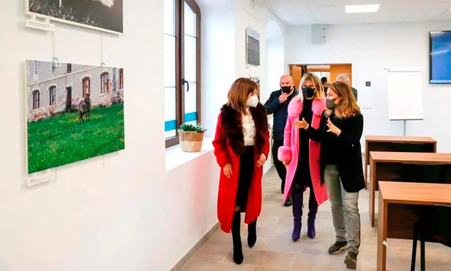 Las autoridades políticas inauguran el centro de formación de Vioño, en Piélagos.