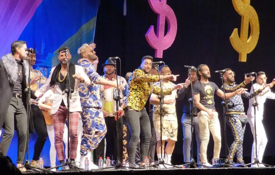 La murga Amigos de Chechu, segundos clasificados.