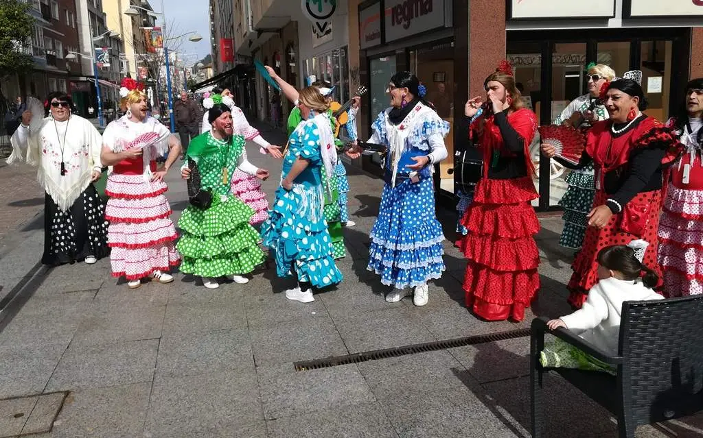 Murga de Santoña por las calles.