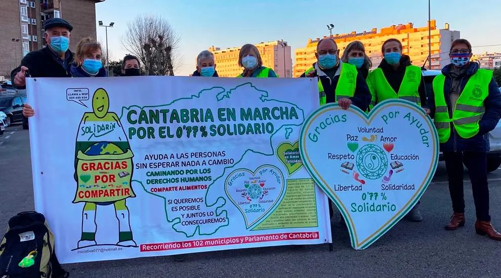 Participantes en una de las marchas solidarias por Cantabria.