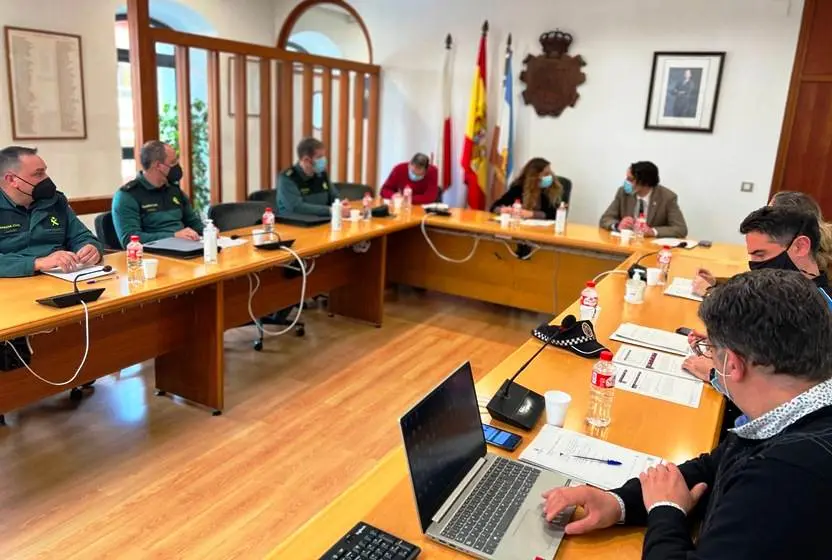 Reunión de la Junta Local de Seguridad en el salón de plenos del Astillero.