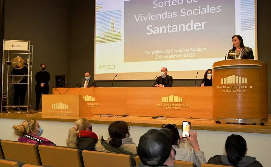 Acto del sorteo de las viviendas sociales en santander.