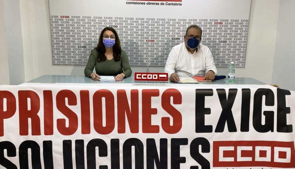 Los representantes sindicales durante la rueda de prensa en Santander.
