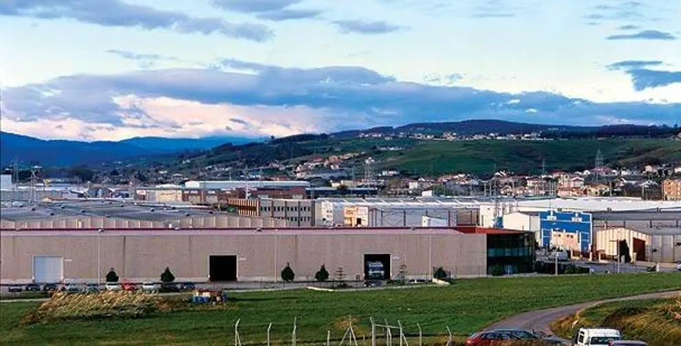 Vista del polígono industrial de Guarnizo, en El Astillero.