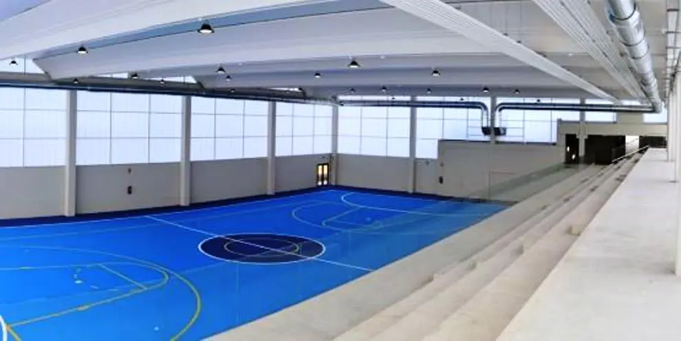 Pabellón cubierto de las instalaciones deportivas de Guriezo.