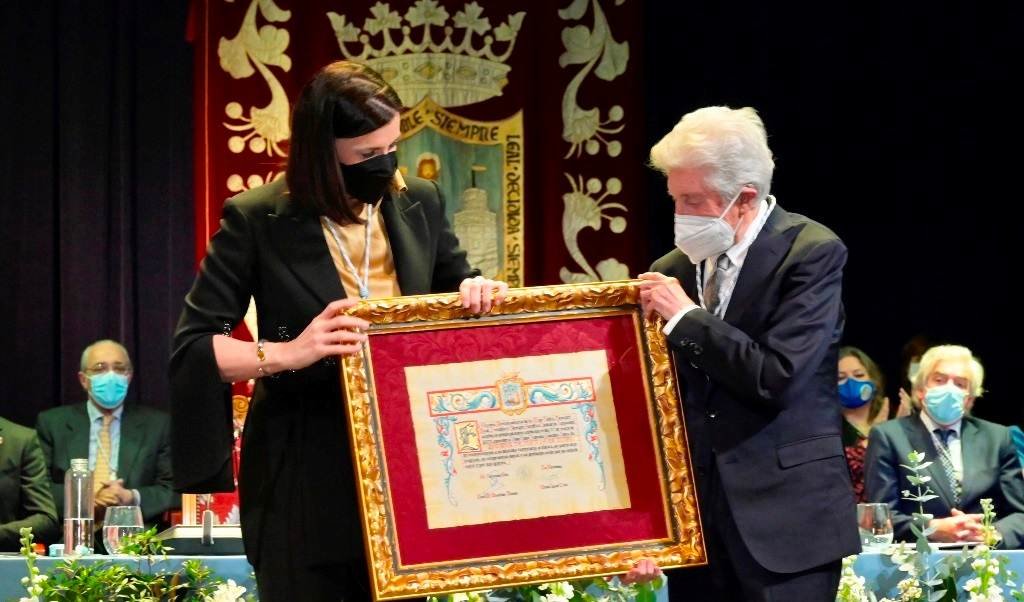 Un instante del acto de entrega de la Medalla de Plata de la ciudad de Santander.