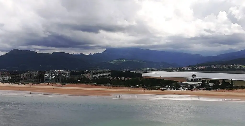 La playa del Puntal, en Laredo. R.A.