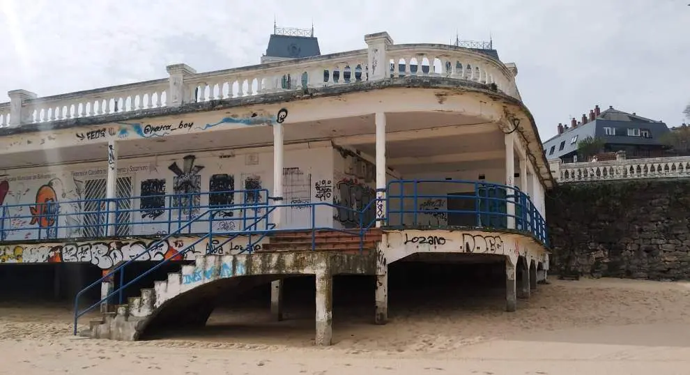 El PRC denuncia la degradación del Sardinero, en Santander.