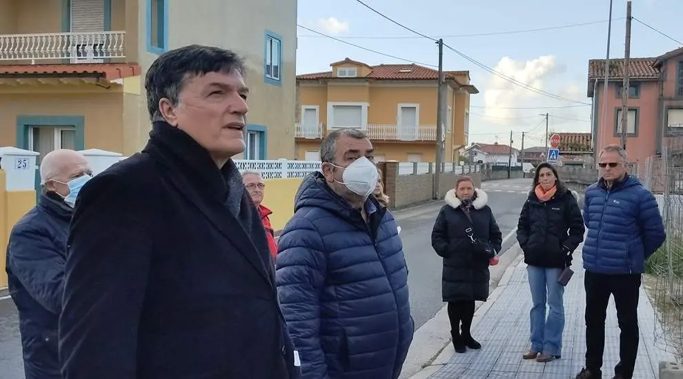 Visita del edil de Vox, Guillero Pérez-Cosío, al barrio de Cueto.