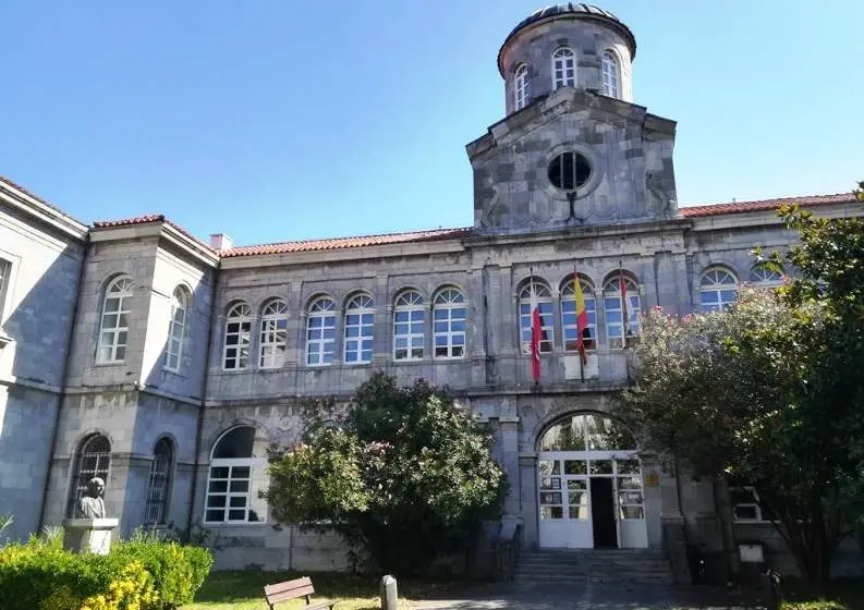 Instituto Marqués de Manzanedo, en Santoña. R.A.