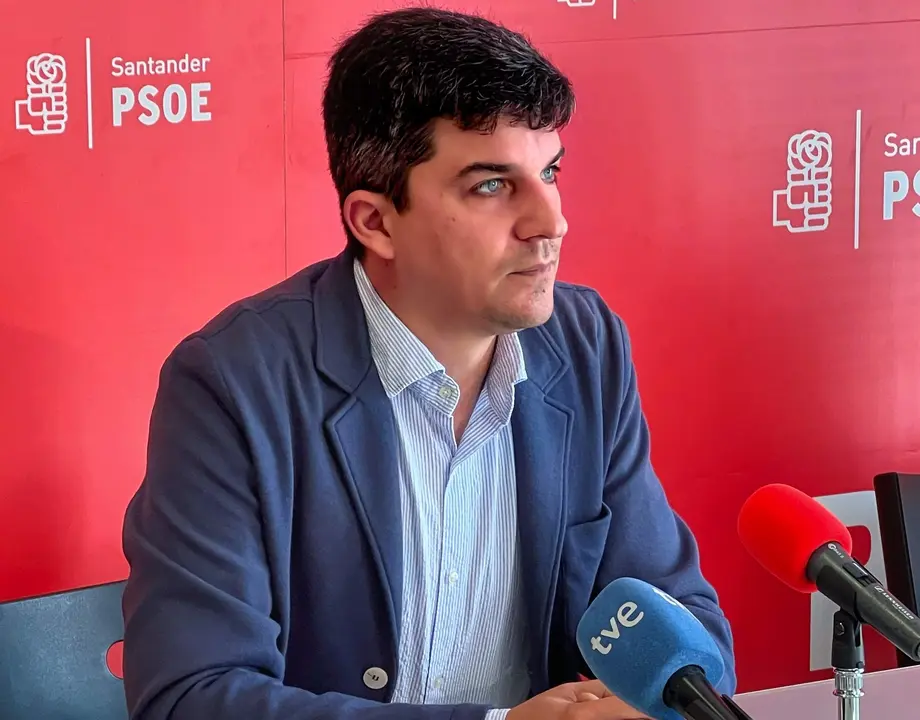 El portavoz del PSOE en el Ayuntamiento de Santander, Daniel Fernández.