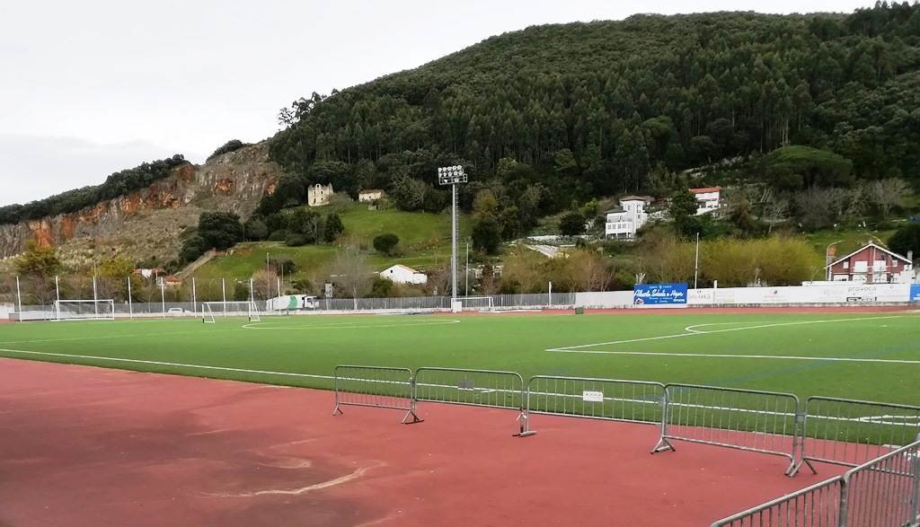Campo de fútbol de hierba artificial del Santoña. R.A.