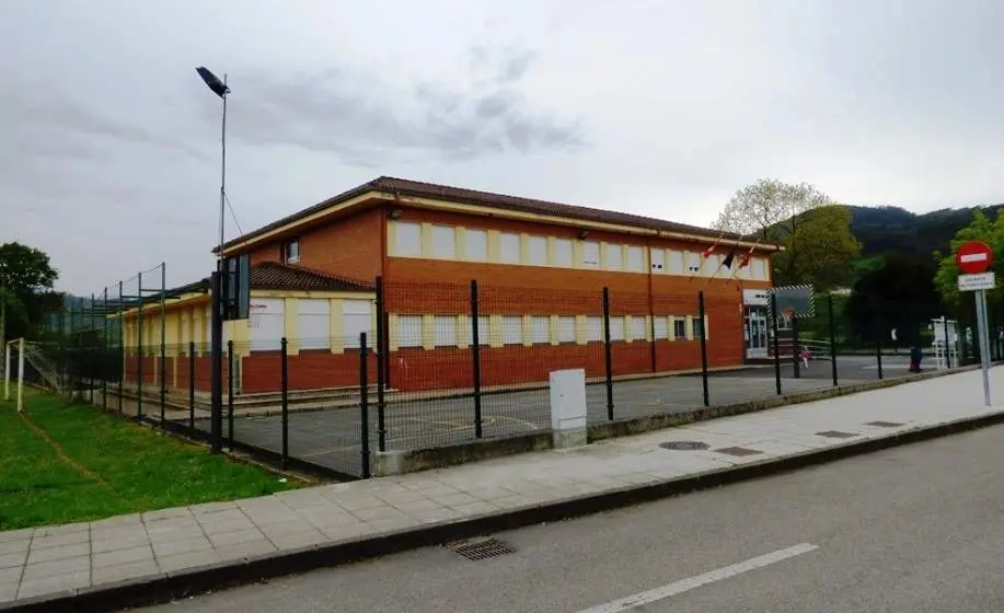 Colegio público Jesús del Monte, en Hazas de Cesto. R.A.