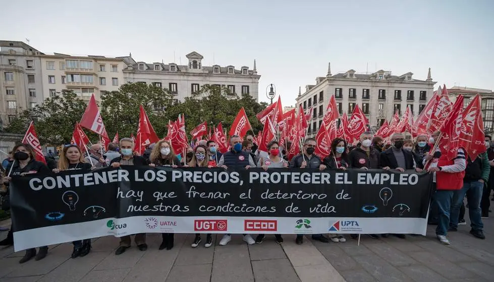 Concentración en Santander contra los altos precios.