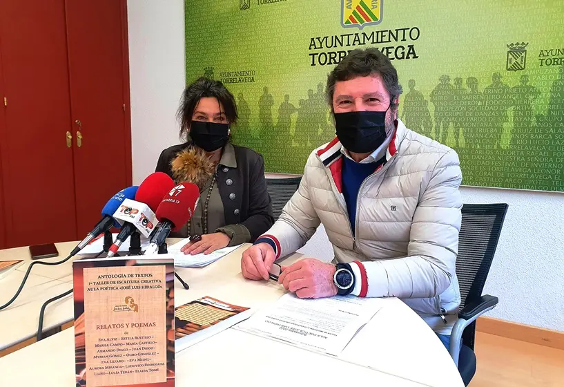 Presentación del Aula Poética dedicada a José Hierro en Torrelavega.