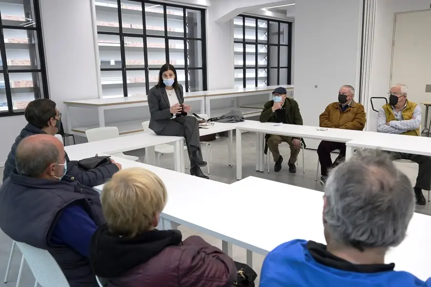 Reunión de la alcaldesa, Gema Igual, con los vecinos afectados por el proyecto.