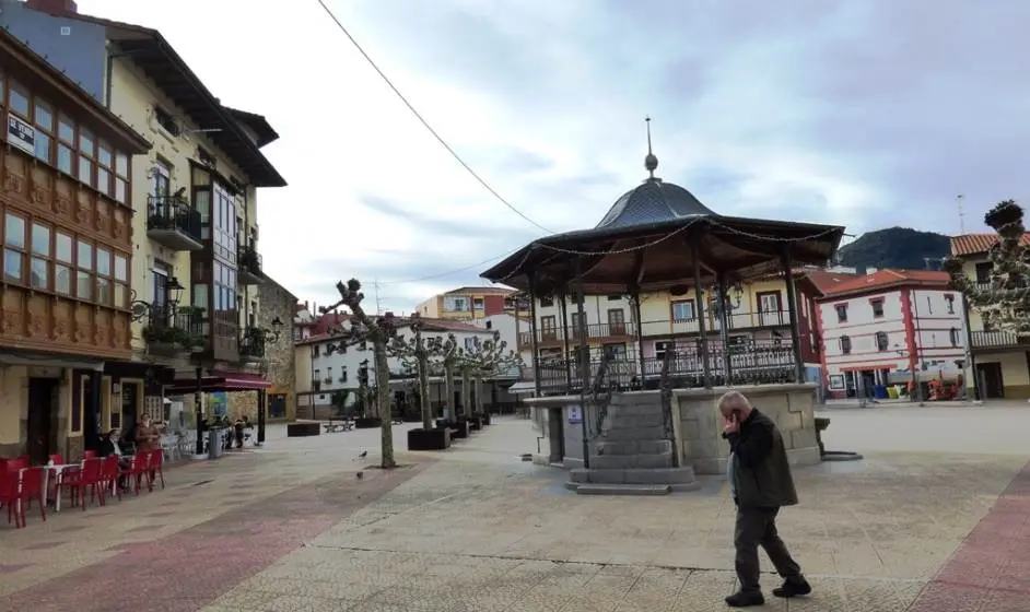 Plaza de Ampuero. R.A.