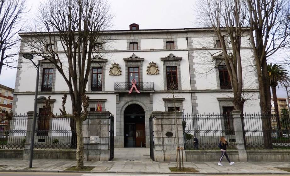 Casa Consistorial de Santoña que acoge el Palacio de Manzanedo. R.A.