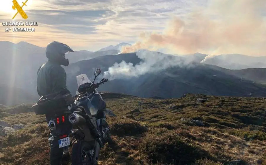 La Guardia Civil detuvo a un hombre en el inicio de un incendio.