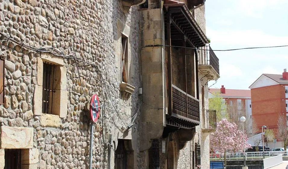 Edificio de la Casuca Ascensión en Reinosa.