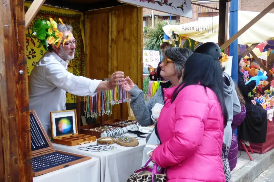 Mercado hippie en Argoños. R.A.