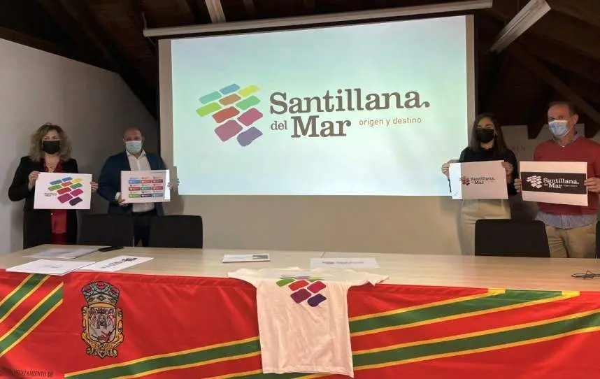 Presentación del logo y la imagen de Santillana del Mar.