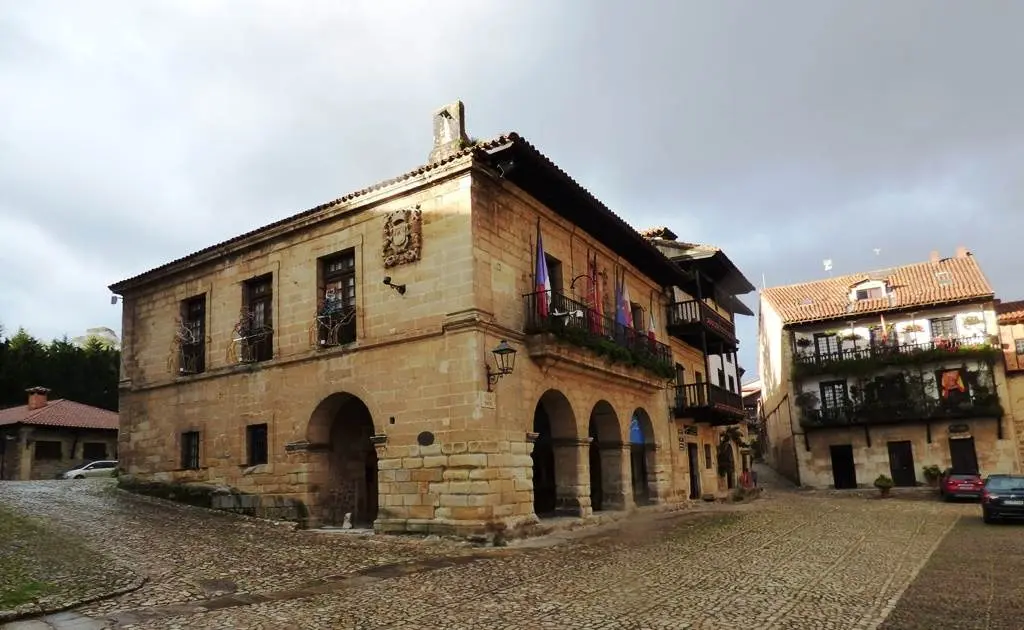 Ayuntamiento de Santillana del Mar. R.A.