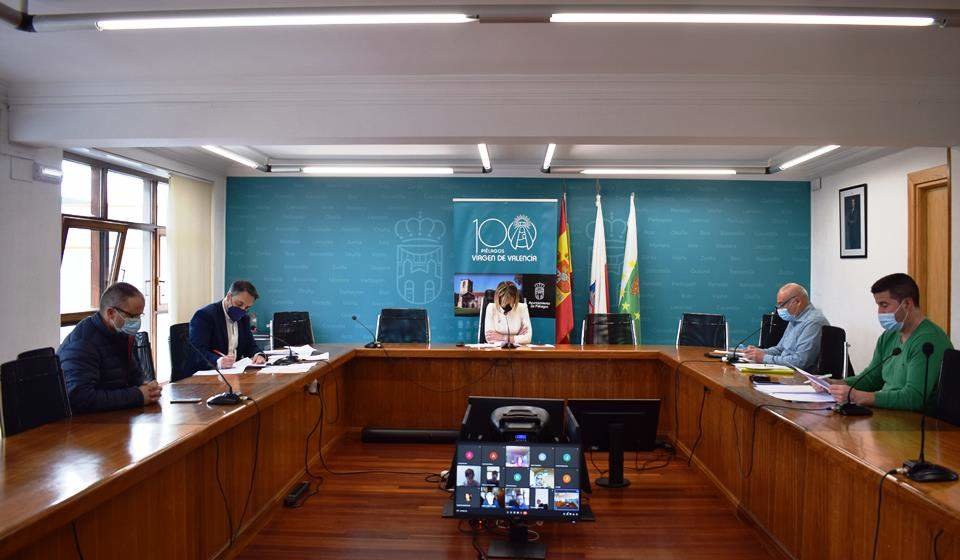 Un momento de la sesión plenaria en el salón del Ayuntamiento de Piélagos.
