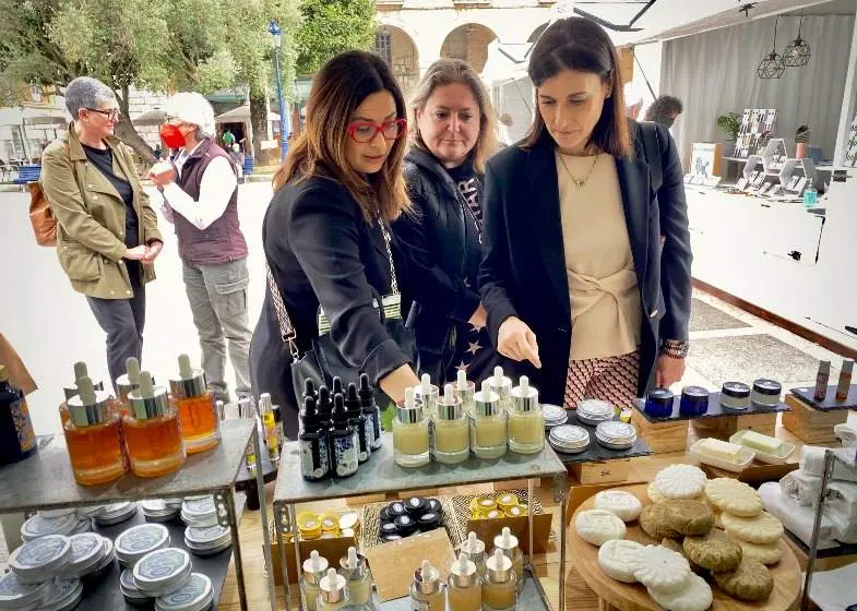 Feria de artesanía de Semana Santa en Santander.