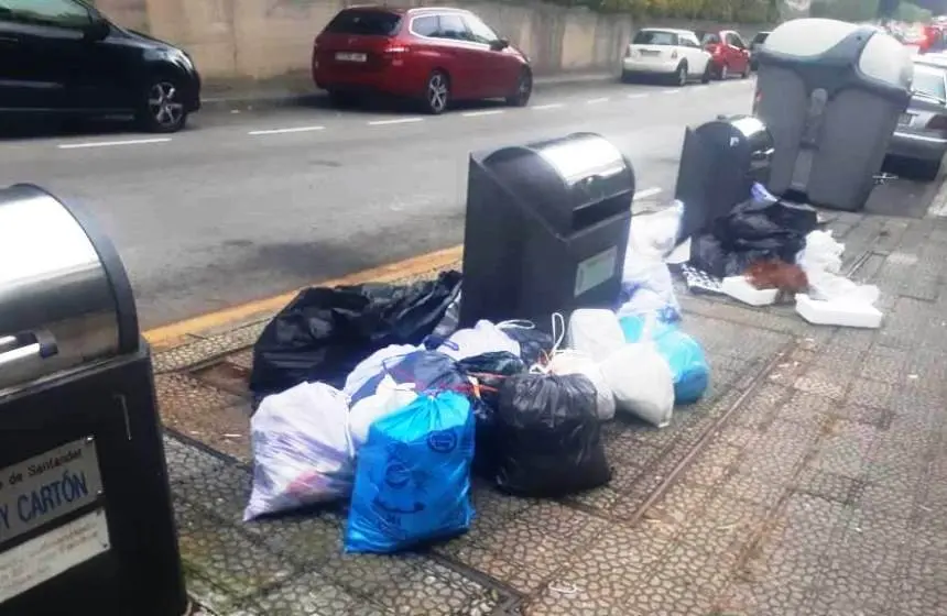 Basura en las calles de Santander.