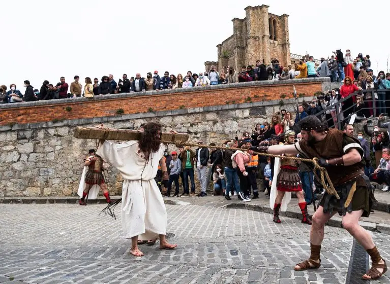 La pasión Viviente se representó en Castro Urdiales.