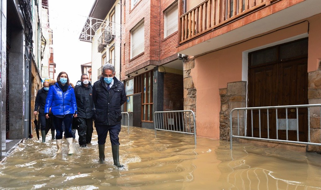 El presidente Revilla visita las inundaciones en la localidad de Ampuero 29 de noviembre de 2021 © Raúl Lucio