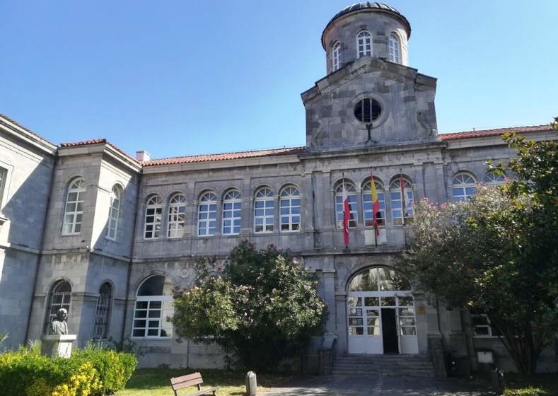 Instituto de enseñanza secundaria Marqués Manzanedo, en Santoña. R.A.