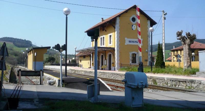 Estación de tren en Beranga, en Hazas Cesto. R.A.