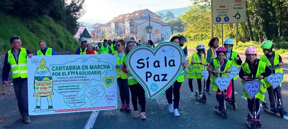 Participantes en la Marcha por el 0,77 por ciento Solidaria.