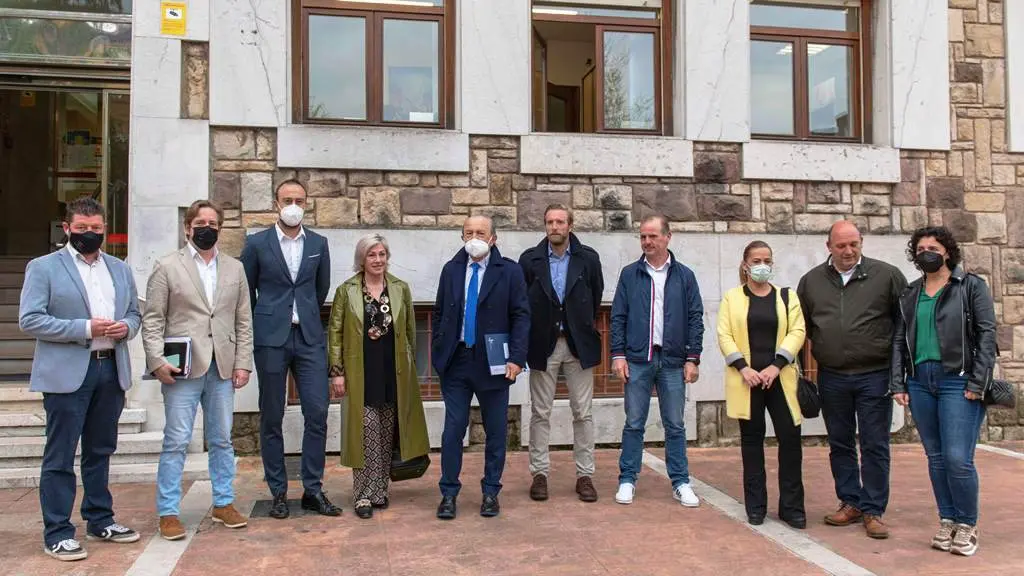 Reunión en Torrelavega sobre la comarcalización del Torrebus.