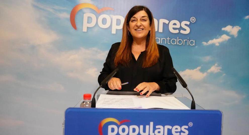 La presidenta del PP, María José Sáenz de Buruaga, durante la rueda de prensa.