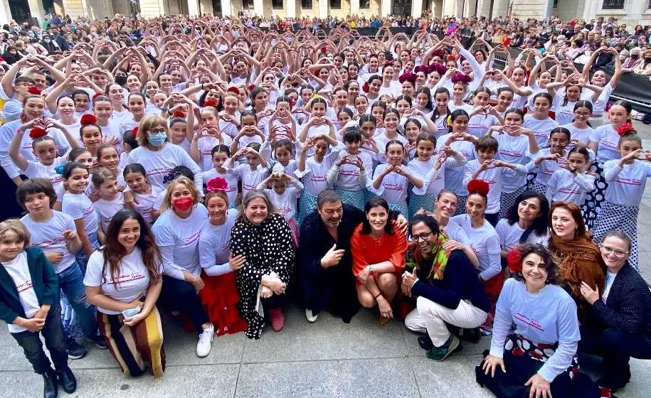 Flashmob de Antonio Canales en la Plaza Porticada.