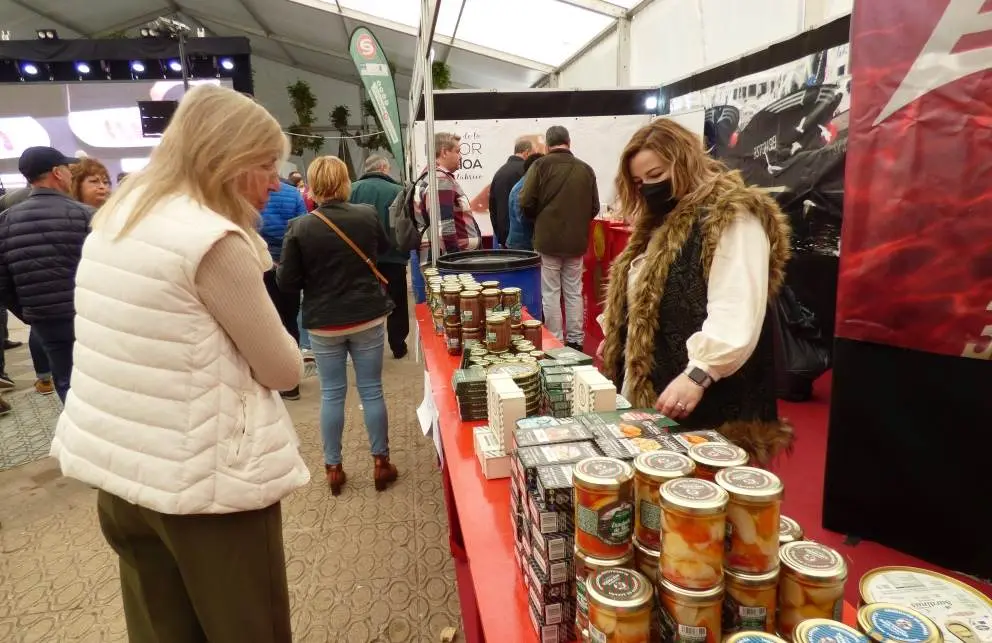 Los expositores ofrecieron degustación y los visitantes pudieron adquirir diferentes productos. R.A.