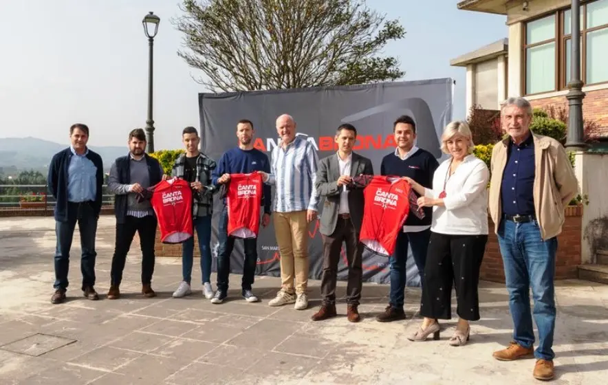 Presentación de La Cantabrona en el Ayuntamiento de Polanco.