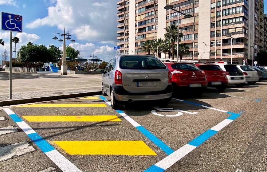 Nuevas plazas adaptadas a la movilidad reducida en Santander.