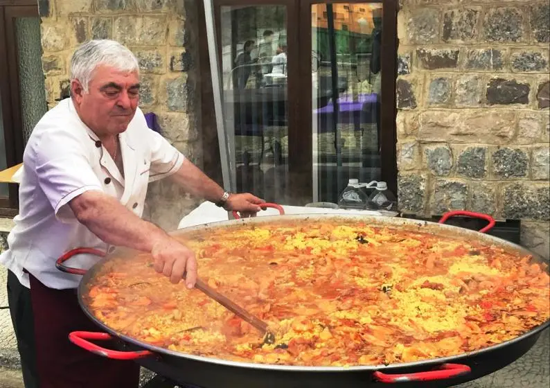 Paella preparada en la fiesta de San Isidro Labrador en Cillorigo de Liébana.