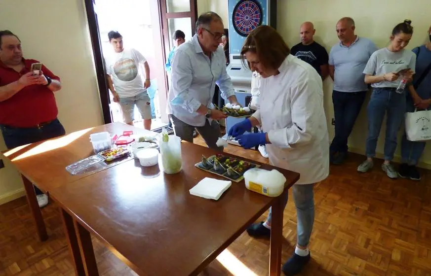 Aida Bonachea durante la elaboración del pincho frente al jurado. R.A.