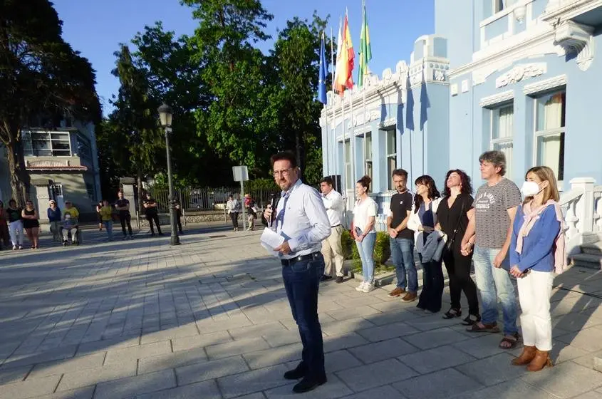 Los padres estuvieron con los miembros de la Corporación municipal. R.A.