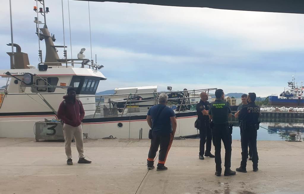 La Guardia Civil se personó en el puerto pesquero de Santoña.