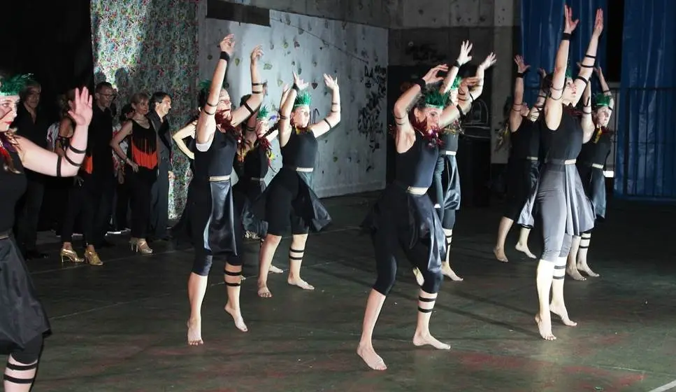 Alumnas del Grupo Argoños Baila en una Gala.