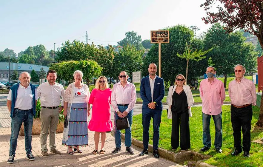 Acto de concesión del nombre del exalcalde al la plaza en Torrelavega.