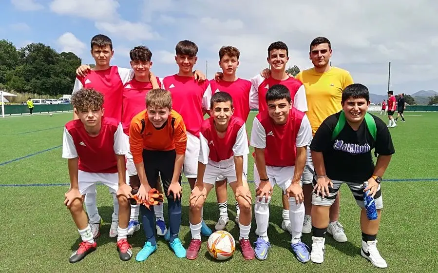La Erlineta antes de jugar en el campo de fútbol del Siete Villas. R.A.